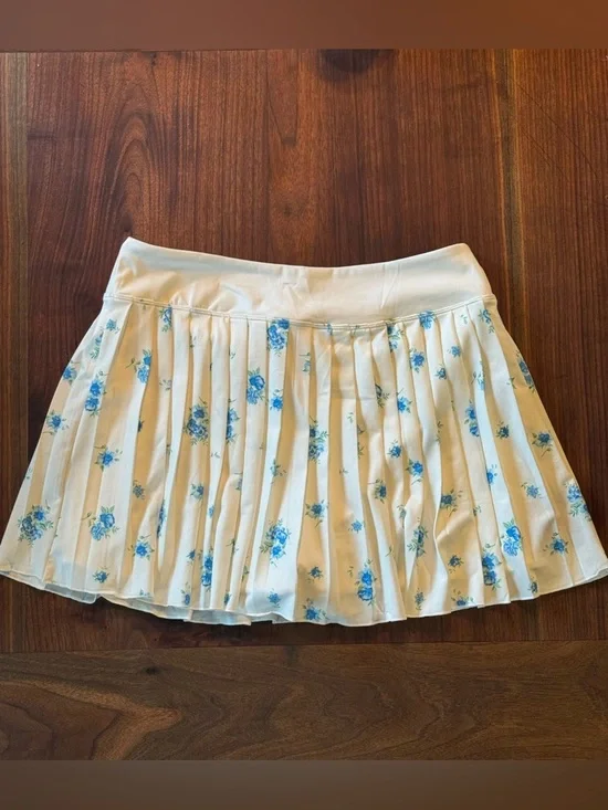 Pleated Floral Mini Skirt with shorts in White with Blue Flower Print Large - Picture 2 of 4